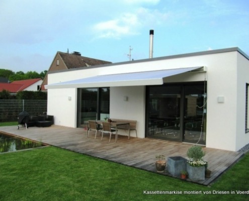 Eckige_Kassettenmarkise_fuer_moderne_haeuser-91782f26